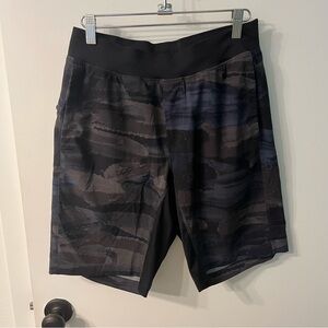 lululemon athletica Men’s Small Black Camo Core Shorts